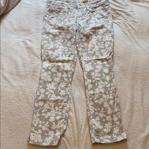 Floral patterned cropped pants